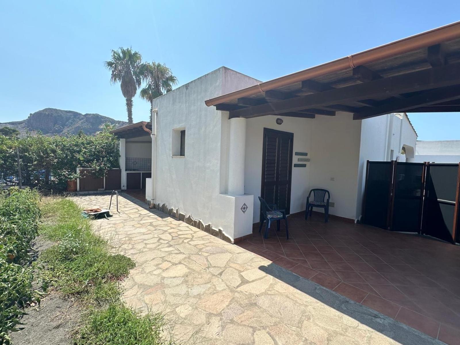 Villa By The Vulcano - 70Mq Plus Large Garden And Patio Εξωτερικό φωτογραφία